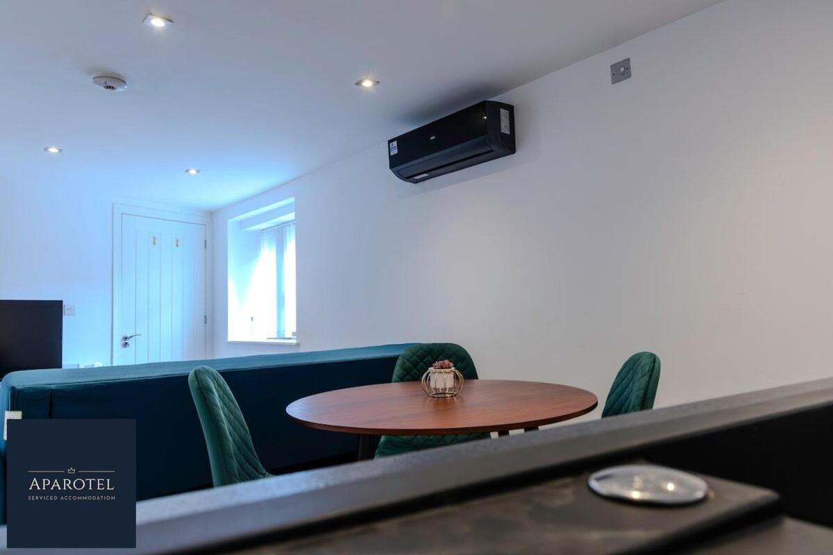 Aparotel Serviced Apartments - Stonehenge, Amesbury Town Centre 객실 사진