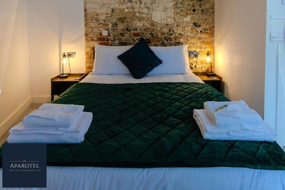 Aparotel Serviced Apartments - Stonehenge, Amesbury Town Centre 객실 사진