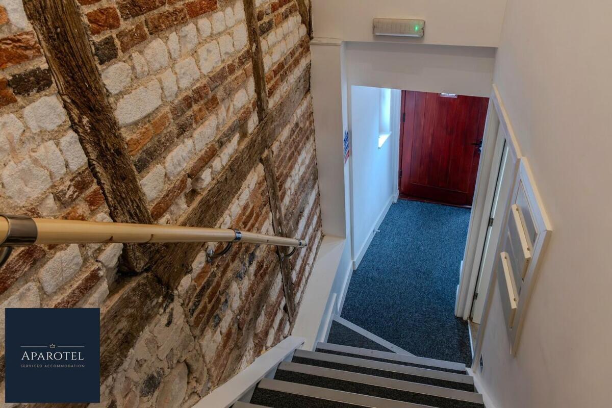 Aparotel Serviced Apartments - Stonehenge, Amesbury Town Centre 객실 사진