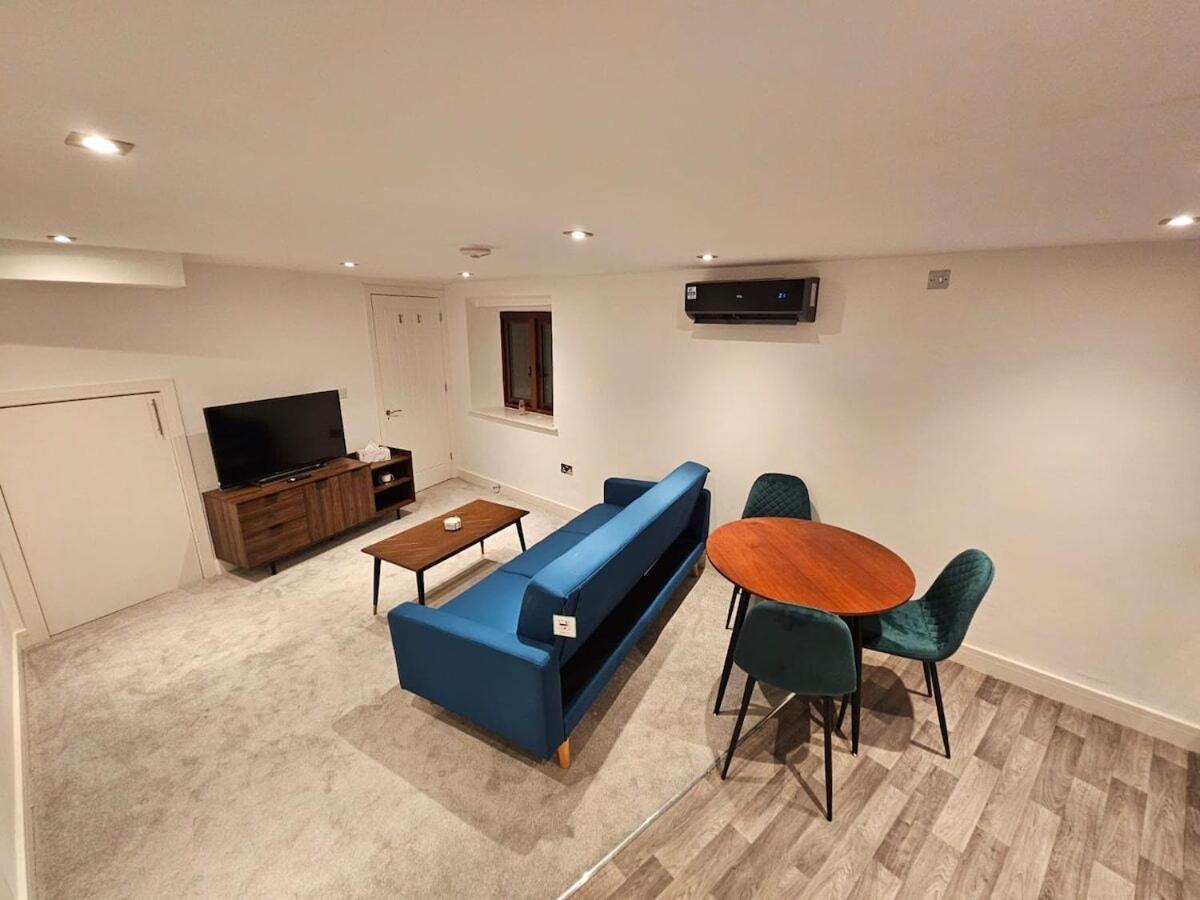 Aparotel Serviced Apartments - Stonehenge, Amesbury Town Centre 객실 사진