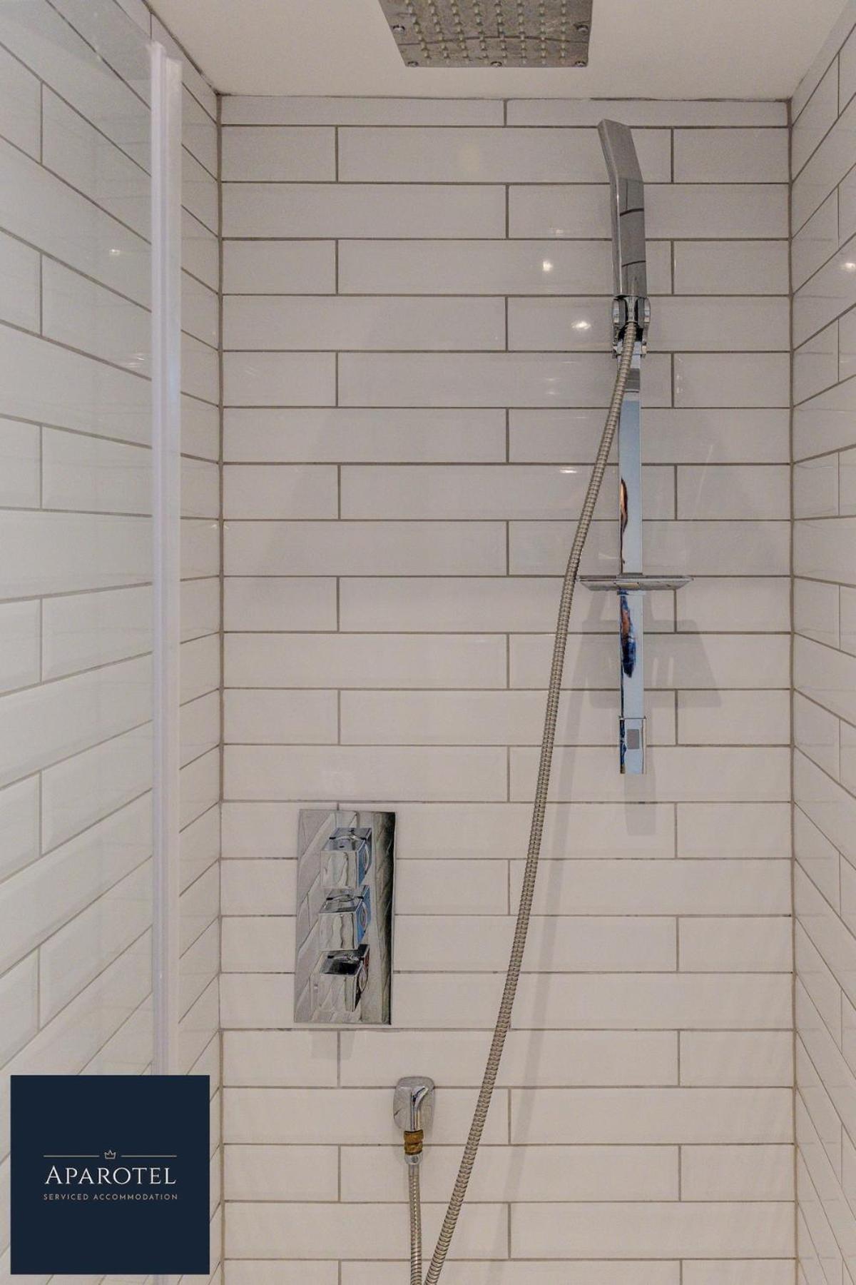 Aparotel Serviced Apartments - Stonehenge, Amesbury Town Centre 객실 사진