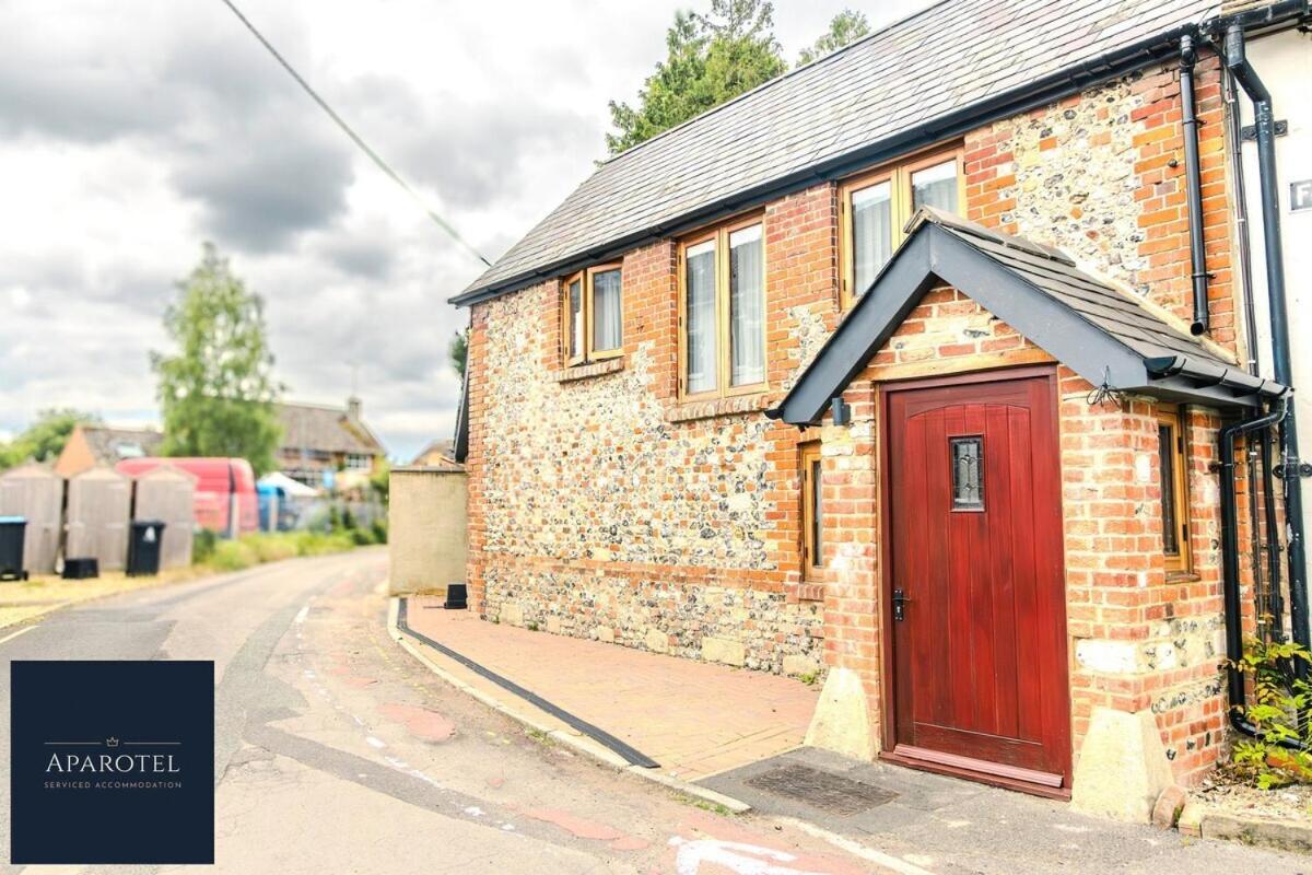 Aparotel Serviced Apartments - Stonehenge, Amesbury Town Centre 객실 사진